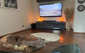City Ferienwohnung SKYLINE - mit großem Balkon&XXL- Sofa für bis zu 4 Personen